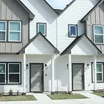 Stylish Townhouse In Houston