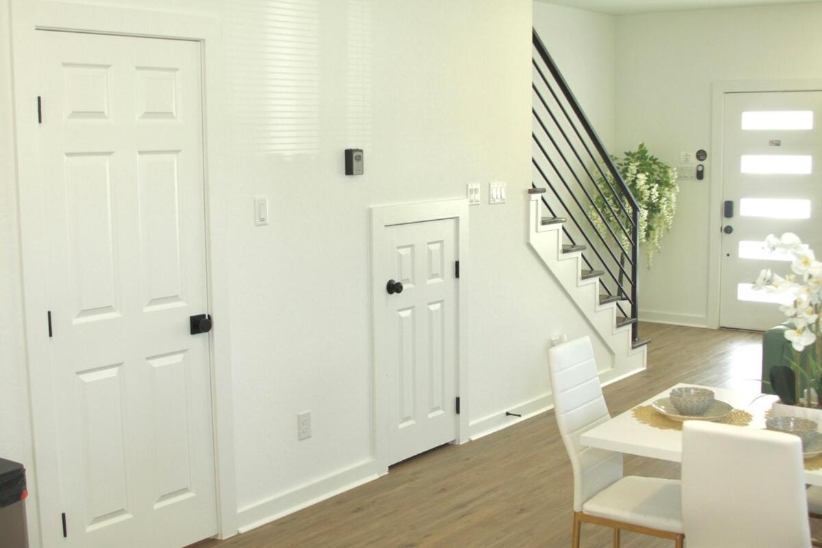 Stylish Townhouse In Houston