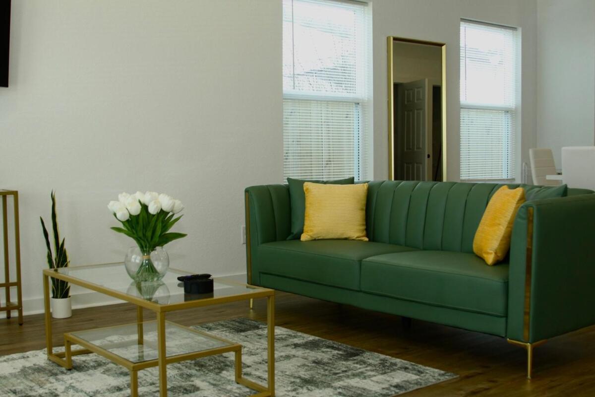 Stylish Townhouse In *